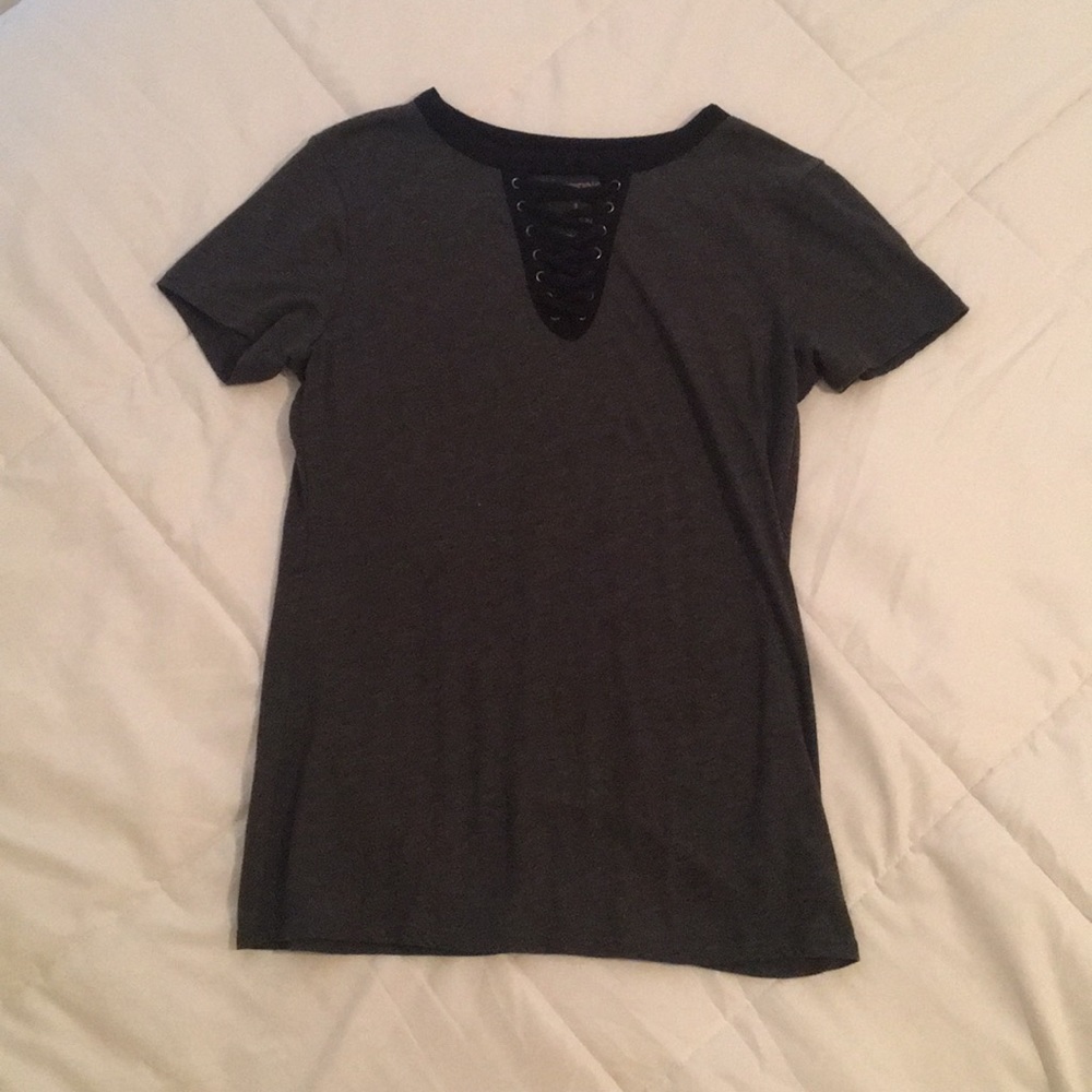 ✨Criss cross tee